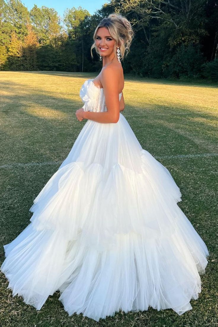 Robe de bal longue en tulle blanc à décolleté en cœur nv1274