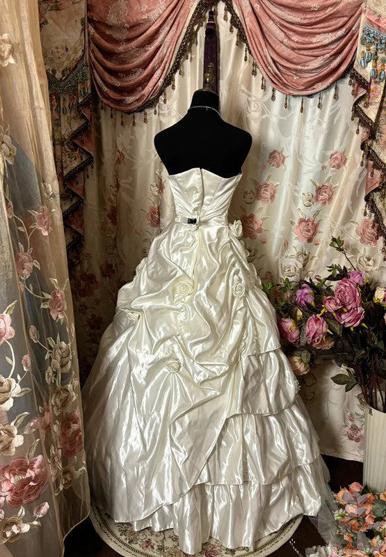 Elfenbeinweißes, elegantes, florales Applikationen-langes Satin-Ballkleid-Abendkleid, schulterfrei, ärmellos, plissiertes Satin-Brautkleid nv3850