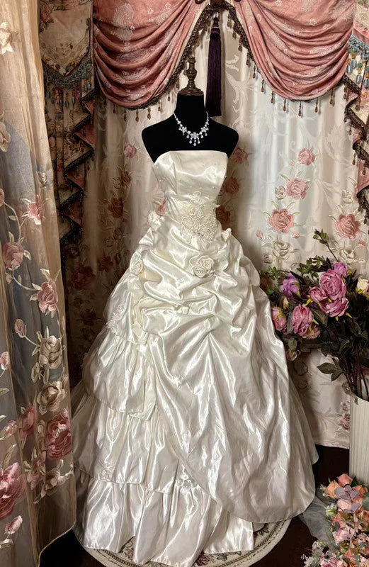 Elfenbeinweißes, elegantes, florales Applikationen-langes Satin-Ballkleid-Abendkleid, schulterfrei, ärmellos, plissiertes Satin-Brautkleid nv3850