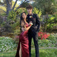 Dunkelviolettes stilvolles, elegantes, langes, rückenfreies Ballkleid aus Satin, NV3626