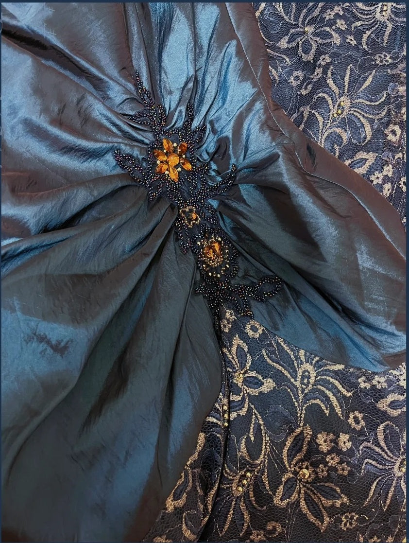 Saphirblau exquisite Perlen plissiert elegante und charmante Retro-Mode floral lange Taft Spitze Ballkleid Abendkleid nv4316