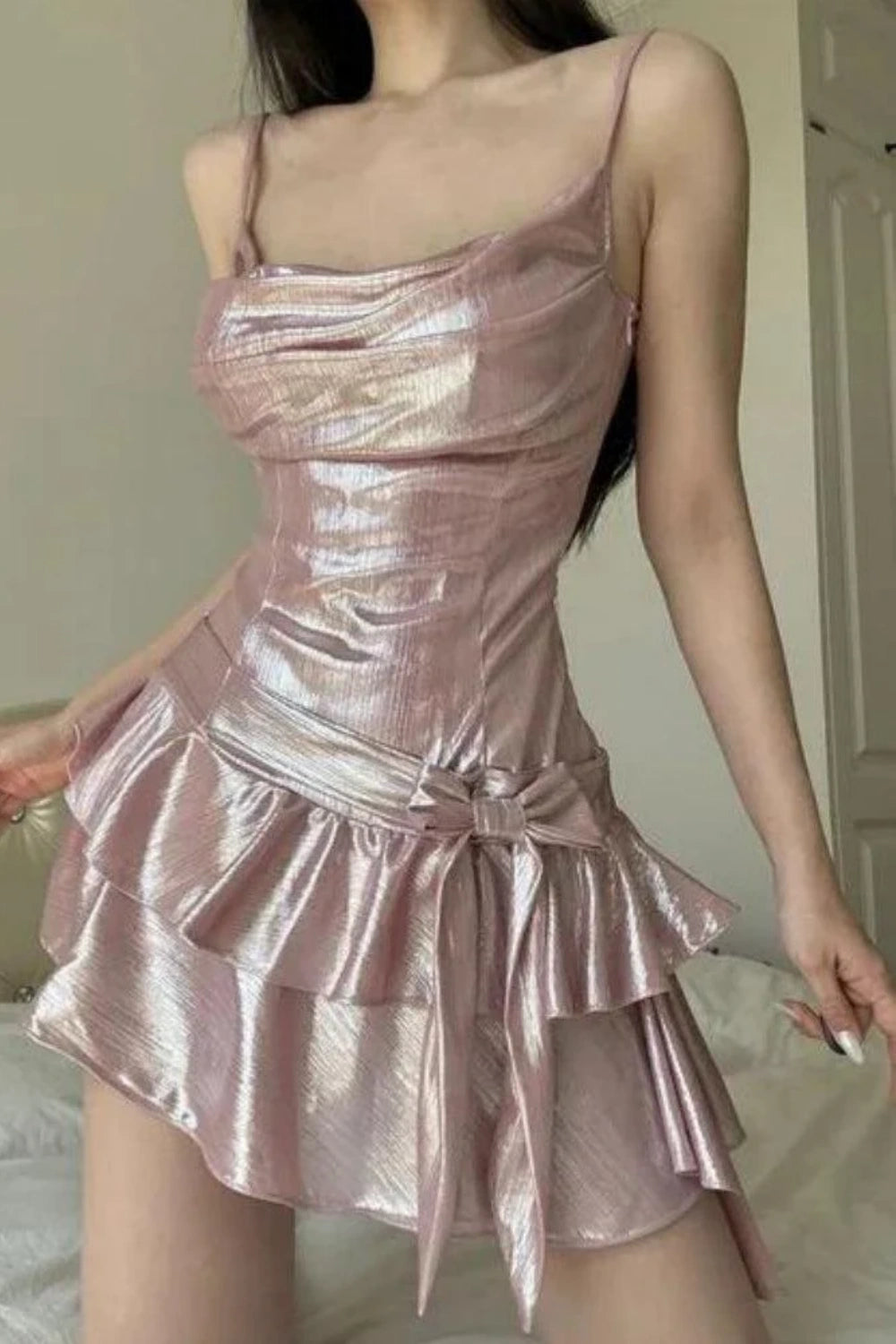 Süße Spaghettiträger Rüschen kurze Satin Mädchen Mini Homecoming Kleid Partykleid nv5438