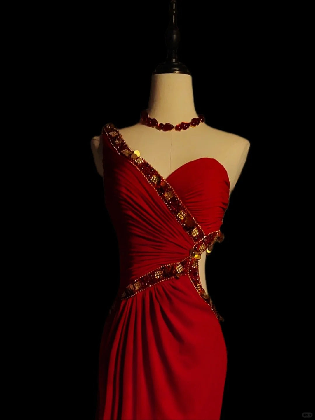 Robe de soirée longue en satin rouge, magnifique, élégante et raffinée, style rétro, avec perles, sans taille, longueur au sol, nv3942