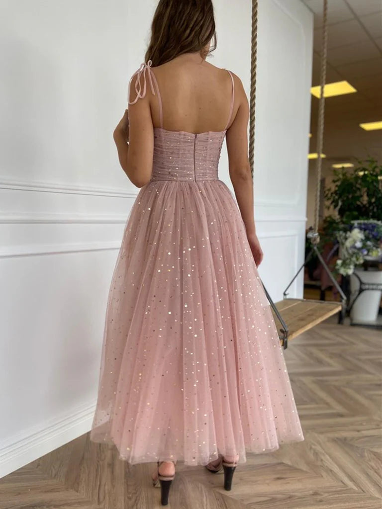 Rosa knielange Ballkleider mit Spaghettiträgern und Pailletten, rosa Homecoming-Kleider mit glänzenden Pailletten, rosa Abendkleider nv1513