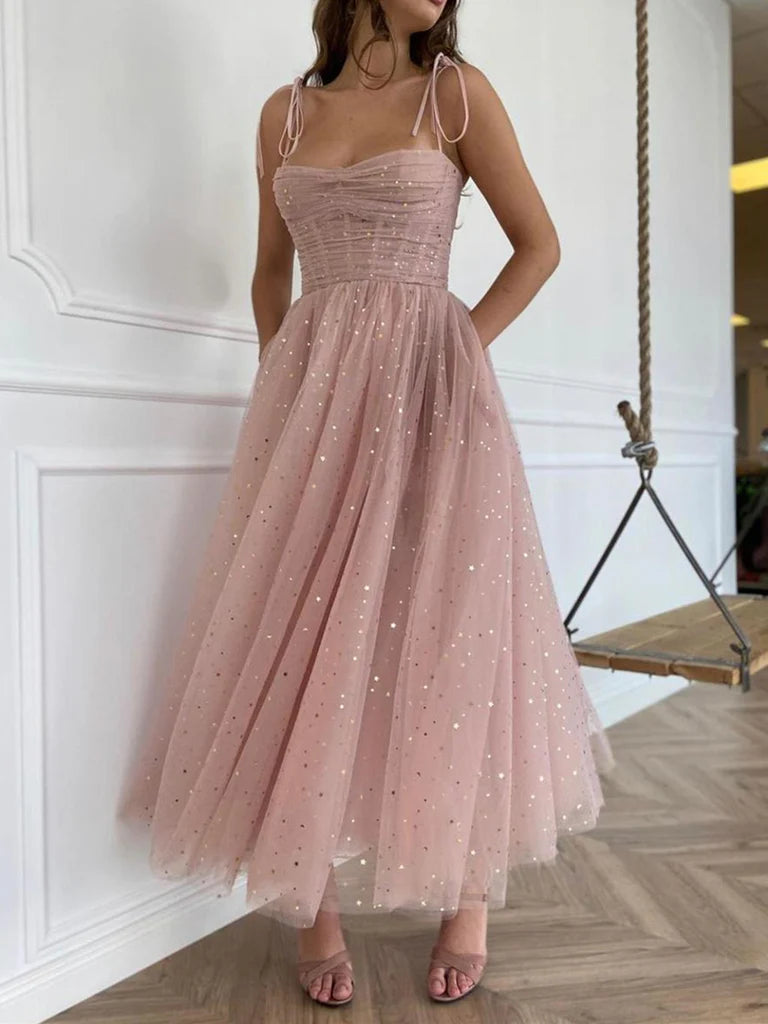 Rosa knielange Ballkleider mit Spaghettiträgern und Pailletten, rosa Homecoming-Kleider mit glänzenden Pailletten, rosa Abendkleider nv1513