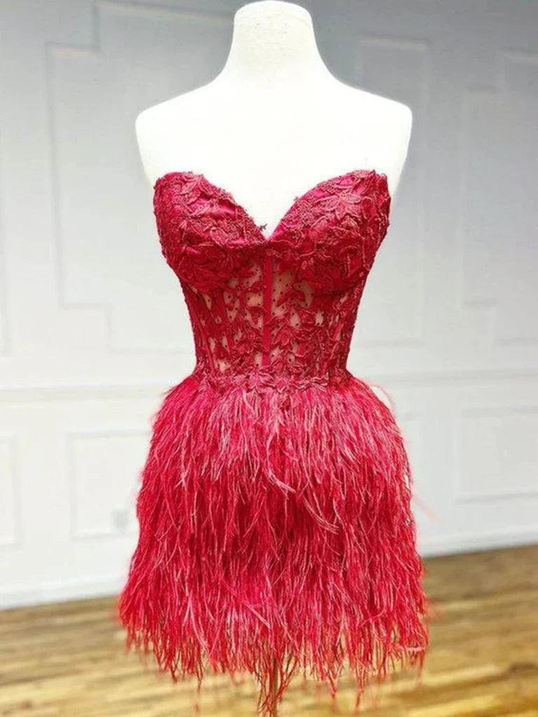 Trägerlose, perlenbesetzte, burgunderrote/rosa/schwarze, kurze Ballkleider mit Federn aus Spitze, burgunderrote/rosa/schwarze Homecoming-Kleider aus Spitze, burgunderrote/rosa/schwarze, formelle Abschluss-Abendkleider nv1480
