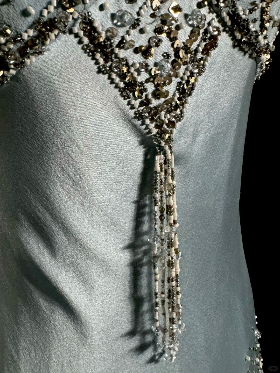 Robe de soirée courte en satin bleu brume, faite à la main, avec perles, exquise et magnifique, robe de bal, robe de soirée, robe de fête d'anniversaire, nv4719