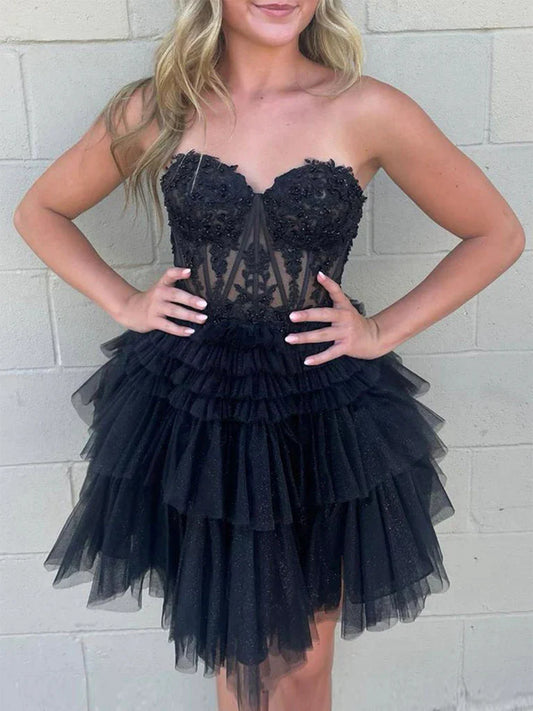 Schwarze Ballkleider aus Spitze mit herzförmigem Ausschnitt und Perlen, schwarze Homecoming-Kleider aus Spitze, kurze schwarze Abendkleider nv1478