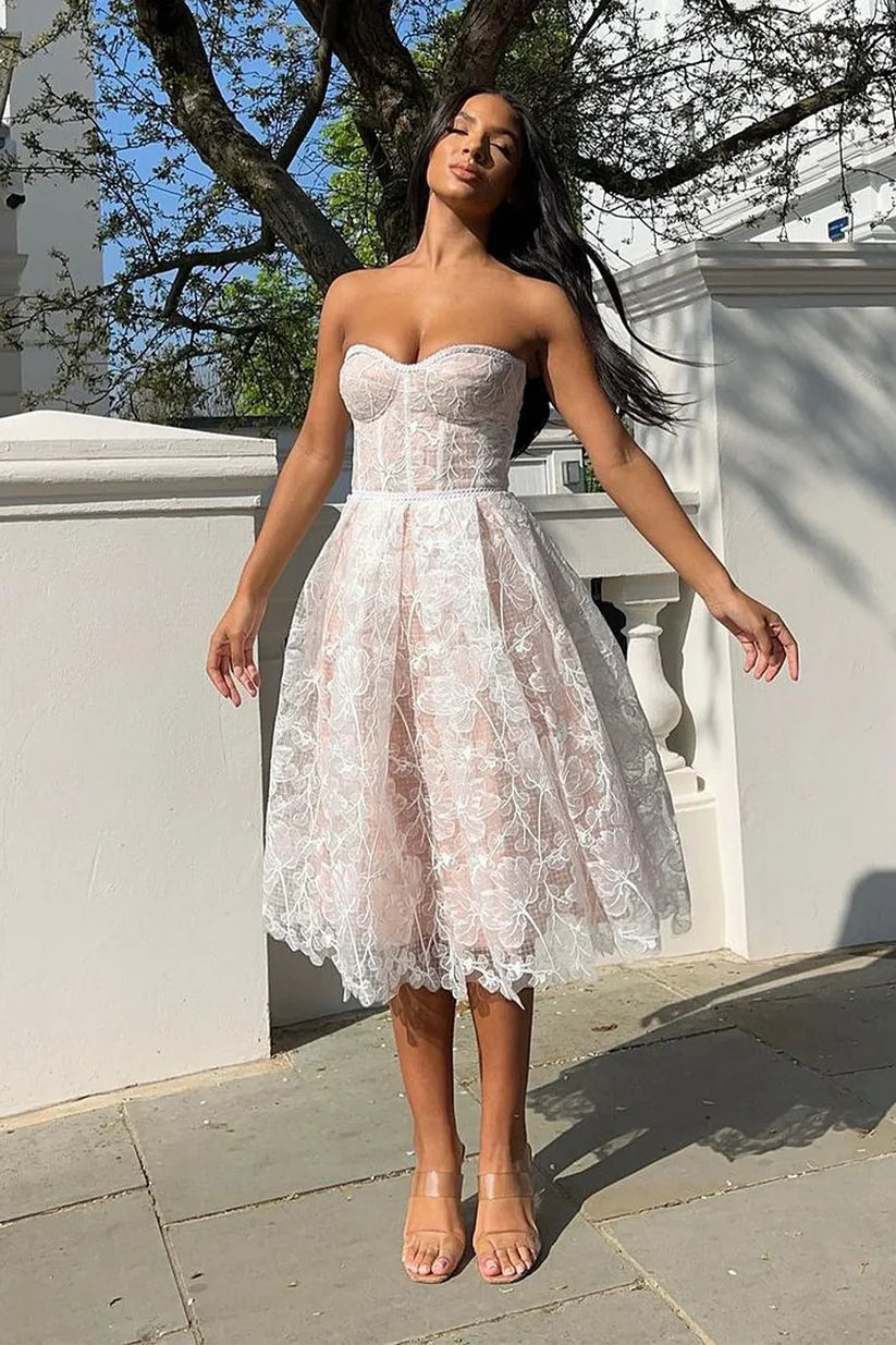 Weißes kurzes Homecoming-Kleid mit herzförmigem Ausschnitt und schulterfreiem Cocktailkleid nv1746
