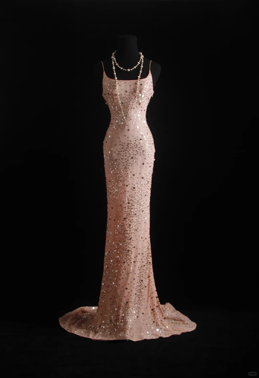 Rosa Vintage handgefertigtes Kleid mit Paillettenperlen und funkelnden Sternen. Langes Chiffon-Ballkleid oder Abendkleid nv5206