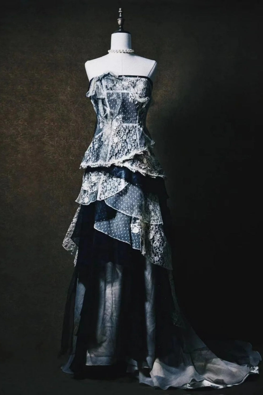 Exquisites langes Abendkleid aus Spitze und Tüll im Vintage-Stil NV6610