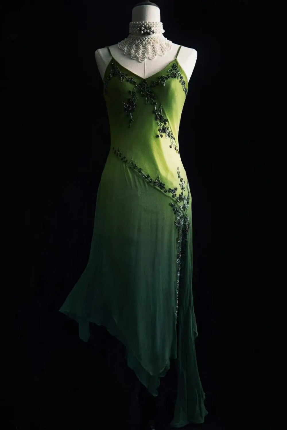 Robe longue d'été verte, ornée de perles et de motifs de vigne vintage (NV6608)