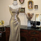 Goldfarbenes Pailletten-Maxi-Abendkleid mit One-Shoulder-Ausschnitt, tailliert, NV6547