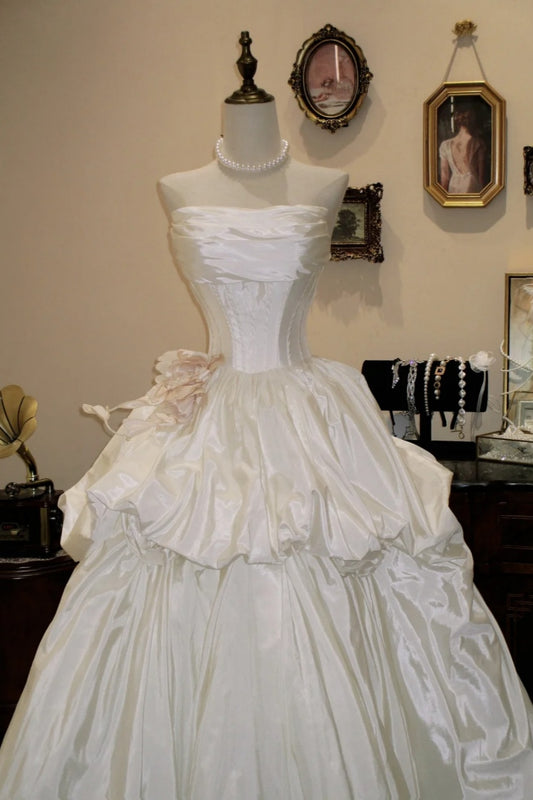 Weißes, trägerloses Ballkleid aus Satin mit floralen Details, Vintage-Abendkleid NV6552