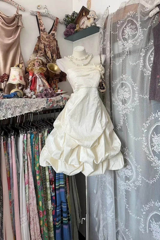 Fairy Sweet Cremeweißes, trägerloses Minikleid mit Puffärmeln | Jacquard-Stufenrock, perfektes Outfit für die Nachmittagsteeparty für Mädchen NV6292