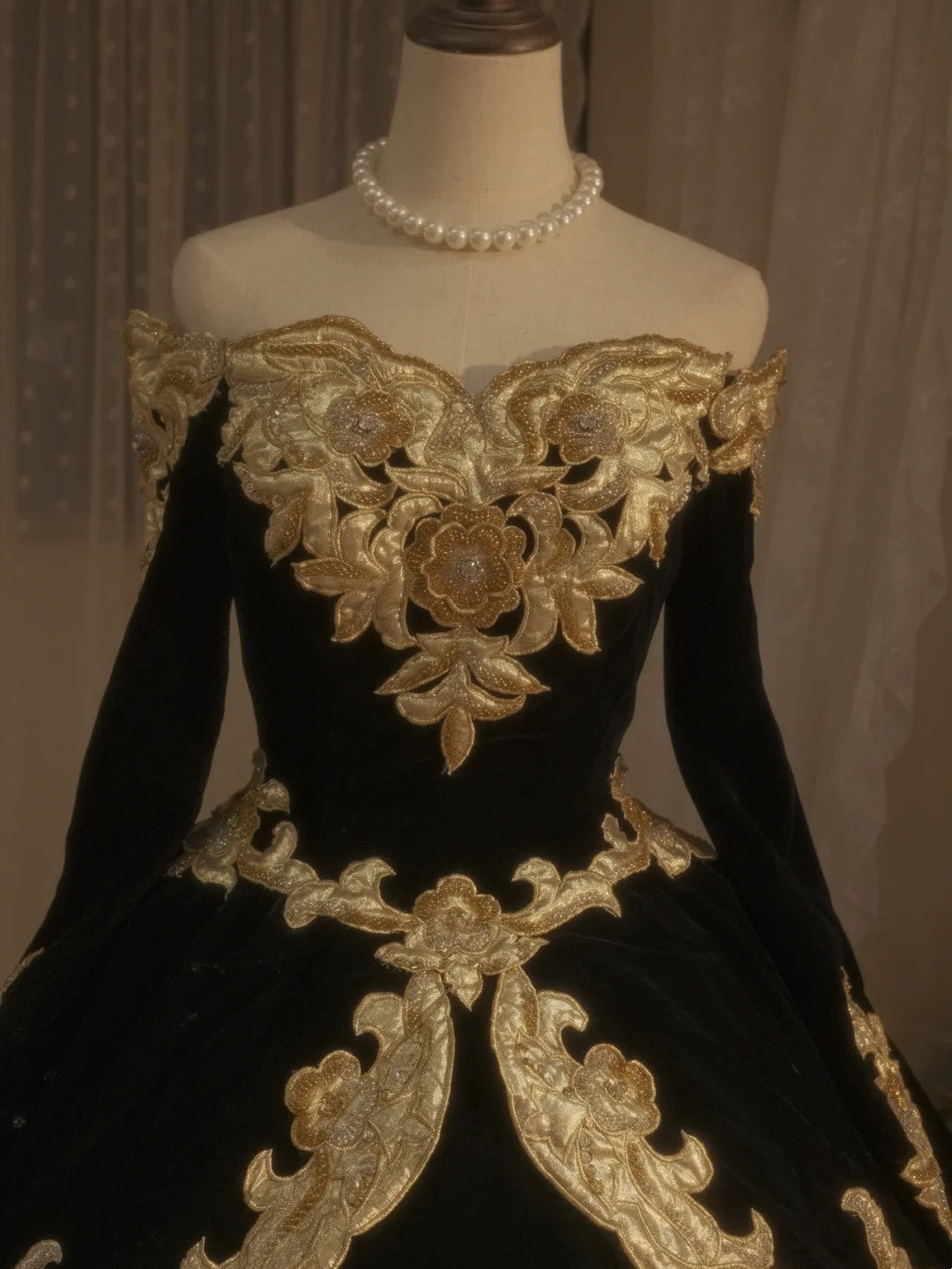 NiceVestidos – Vintage-Kleid, golden, hervorragend, erstklassig, hinreißend, handbestickt, mit vielen Perlen besetzt, romantische Fantasie, Barockzeit, prächtiges Hochzeitskleid, Ballkleid NV5854