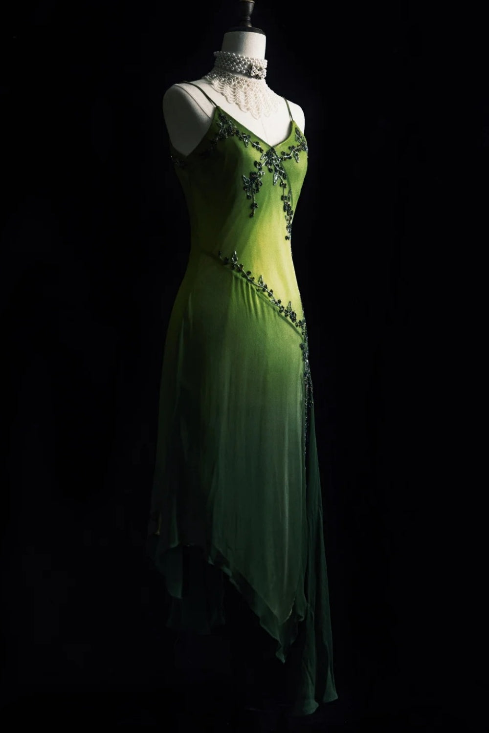 Robe longue d'été verte, ornée de perles et de motifs de vigne vintage (NV6608)