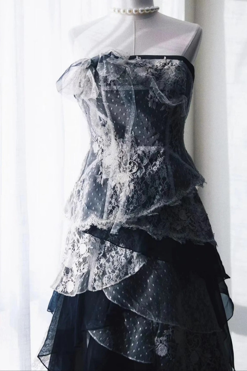 Exquisites langes Abendkleid aus Spitze und Tüll im Vintage-Stil NV6610