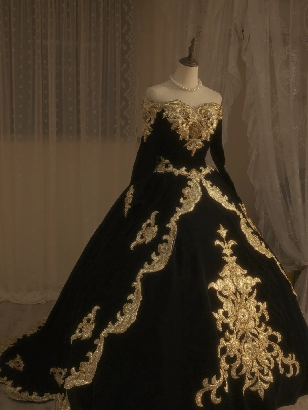 NiceVestidos – Vintage-Kleid, golden, hervorragend, erstklassig, hinreißend, handbestickt, mit vielen Perlen besetzt, romantische Fantasie, Barockzeit, prächtiges Hochzeitskleid, Ballkleid NV5854