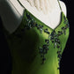 Robe longue d'été verte, ornée de perles et de motifs de vigne vintage (NV6608)