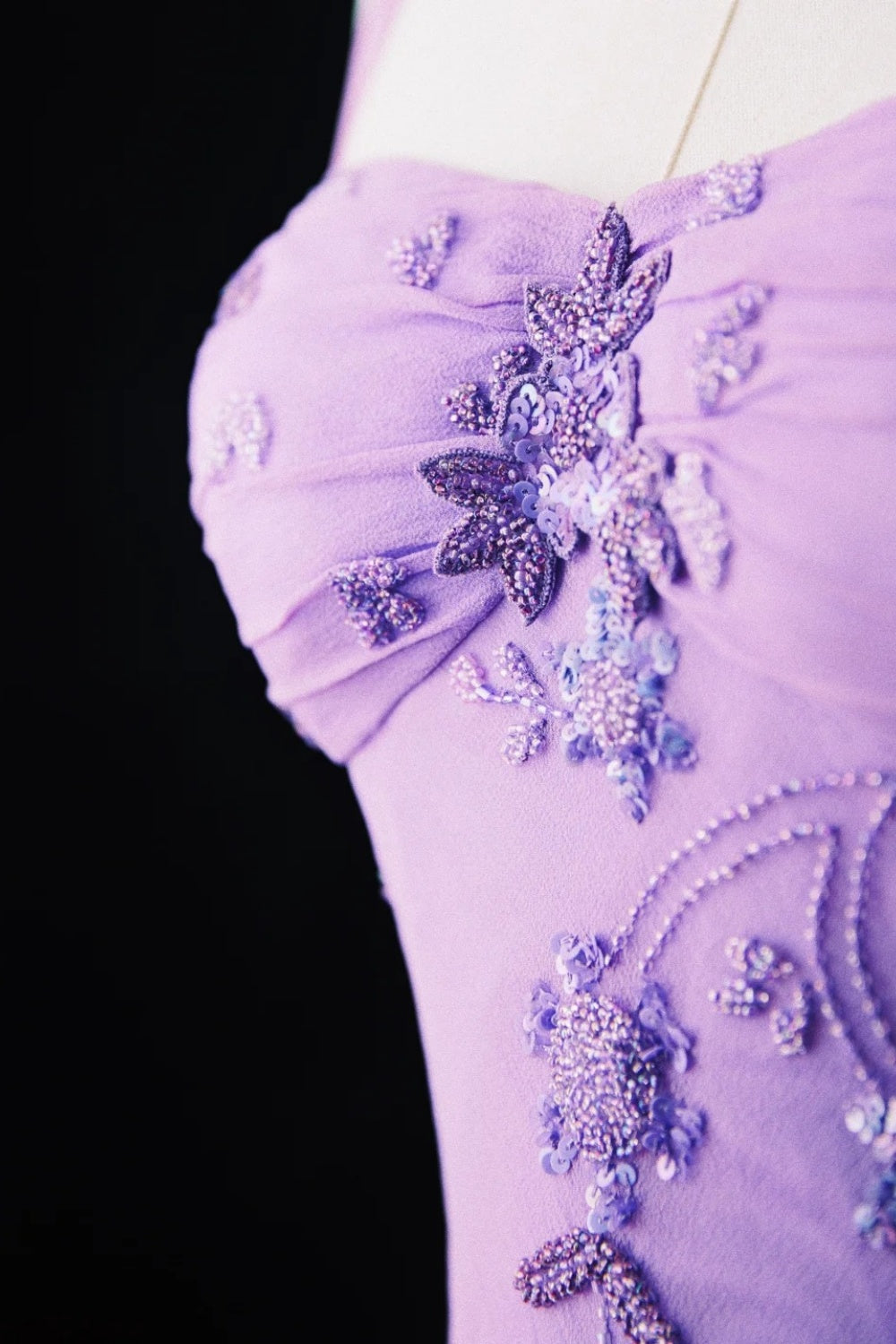 Robe longue en mousseline de soie violette vintage, ornée de perles et confectionnée à la main, NV6609