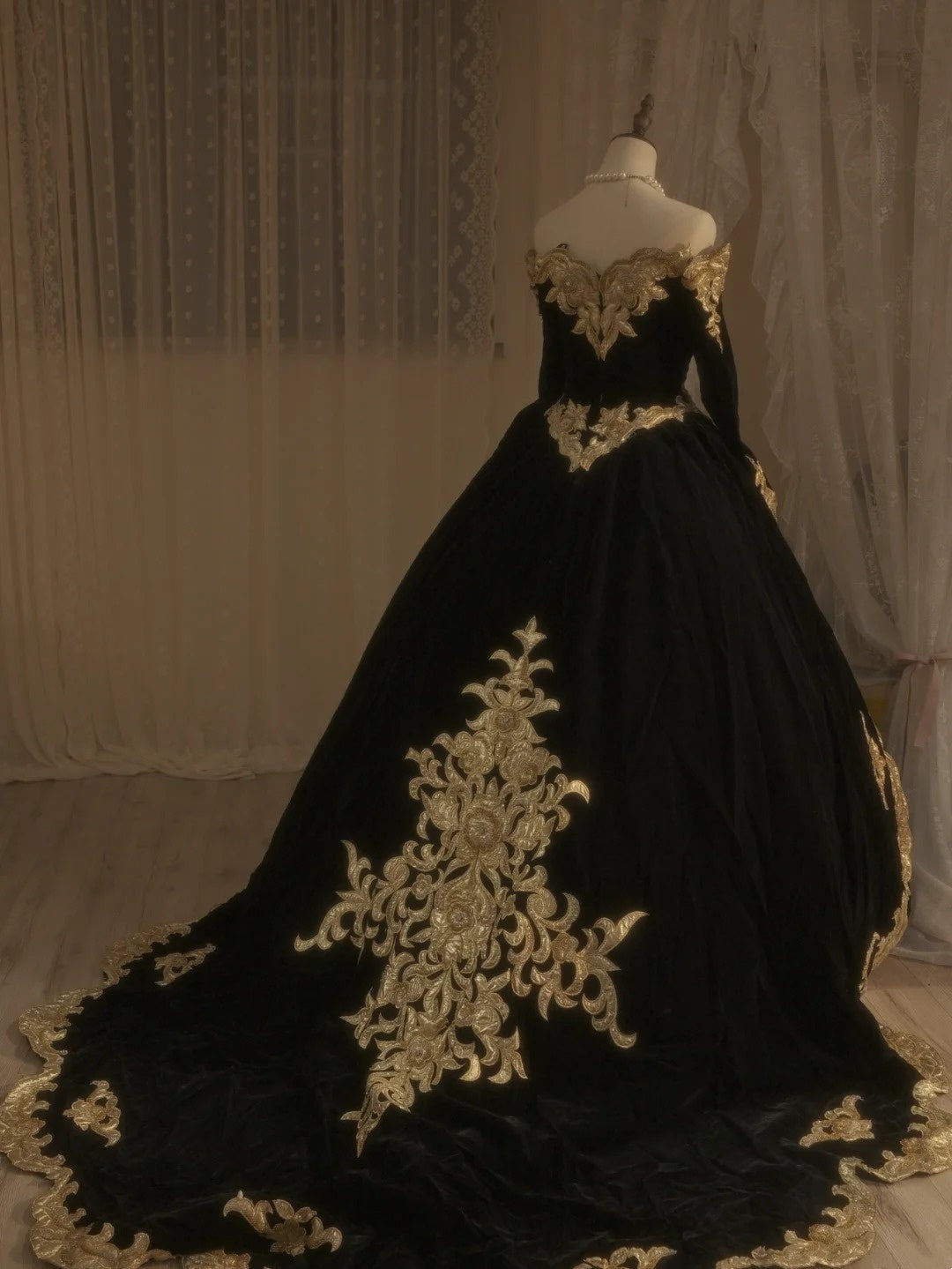NiceVestidos – Vintage-Kleid, golden, hervorragend, erstklassig, hinreißend, handbestickt, mit vielen Perlen besetzt, romantische Fantasie, Barockzeit, prächtiges Hochzeitskleid, Ballkleid NV5854