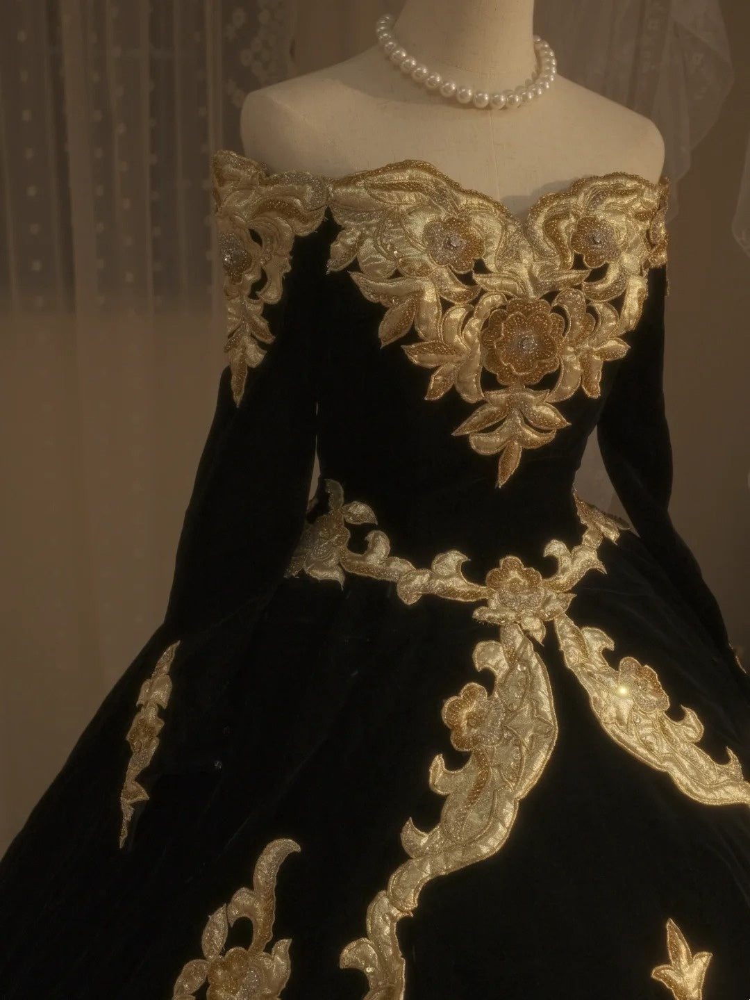 NiceVestidos – Vintage-Kleid, golden, hervorragend, erstklassig, hinreißend, handbestickt, mit vielen Perlen besetzt, romantische Fantasie, Barockzeit, prächtiges Hochzeitskleid, Ballkleid NV5854