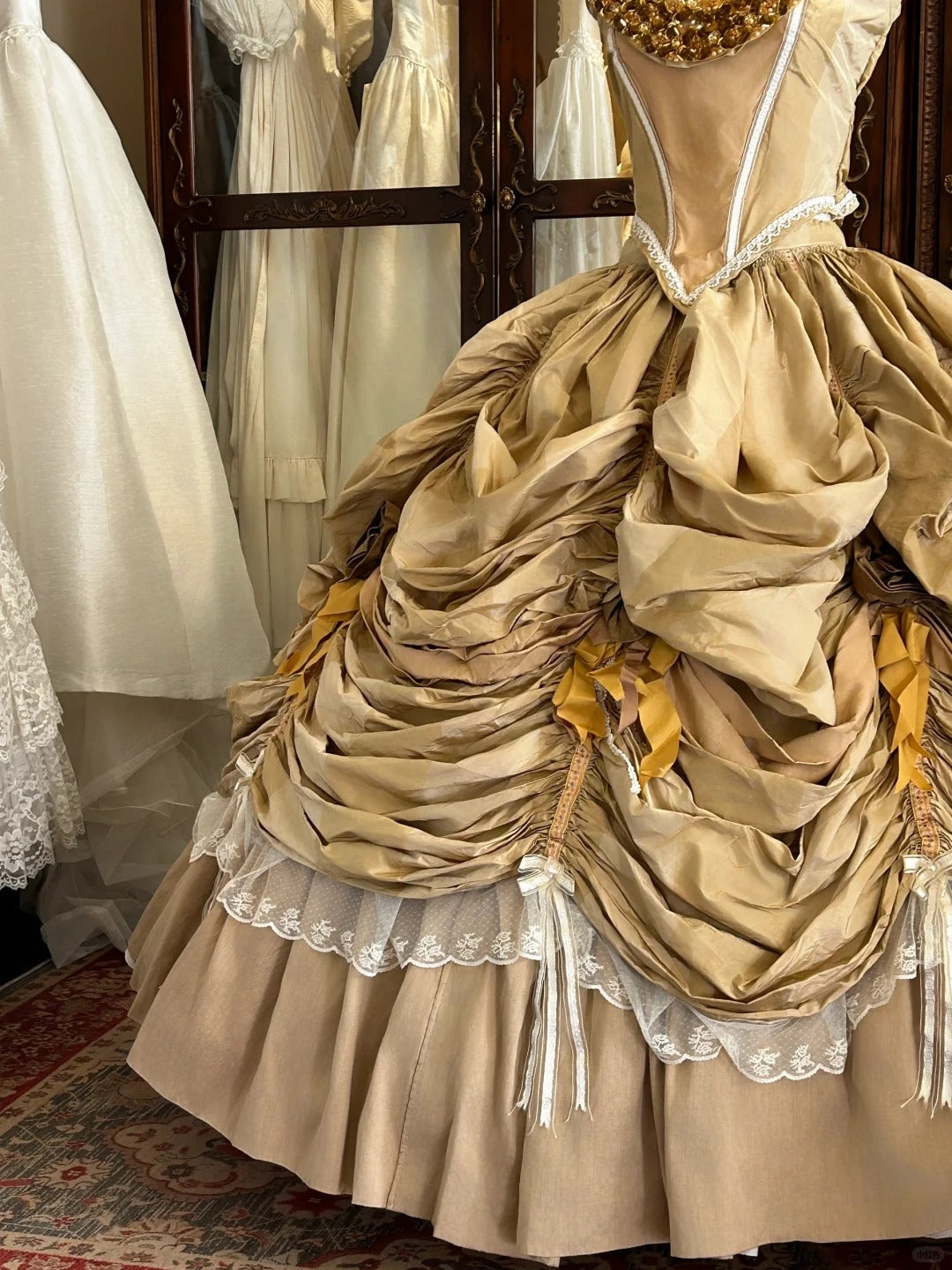 Gelbe Prinzessin plissiert Gold Rose handgefertigte Perlen edle und schöne Märchen reine Schönheit lange Satin Ballkleid Abendkleid Brautkleid nv4440