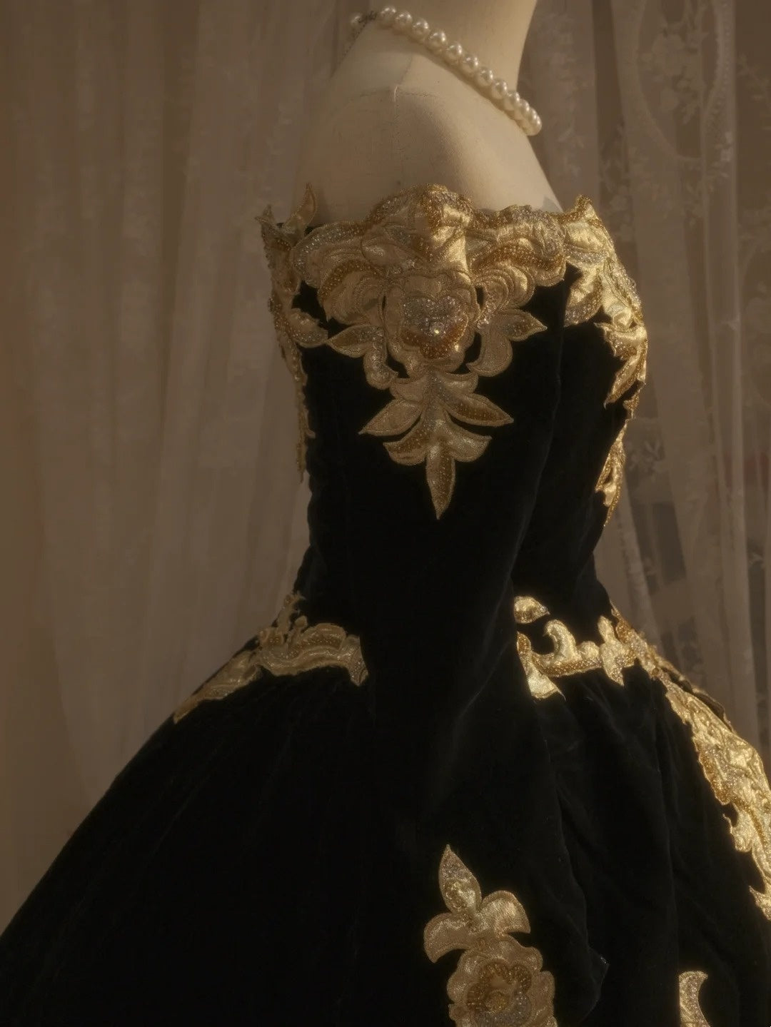 NiceVestidos – Vintage-Kleid, golden, hervorragend, erstklassig, hinreißend, handbestickt, mit vielen Perlen besetzt, romantische Fantasie, Barockzeit, prächtiges Hochzeitskleid, Ballkleid NV5854