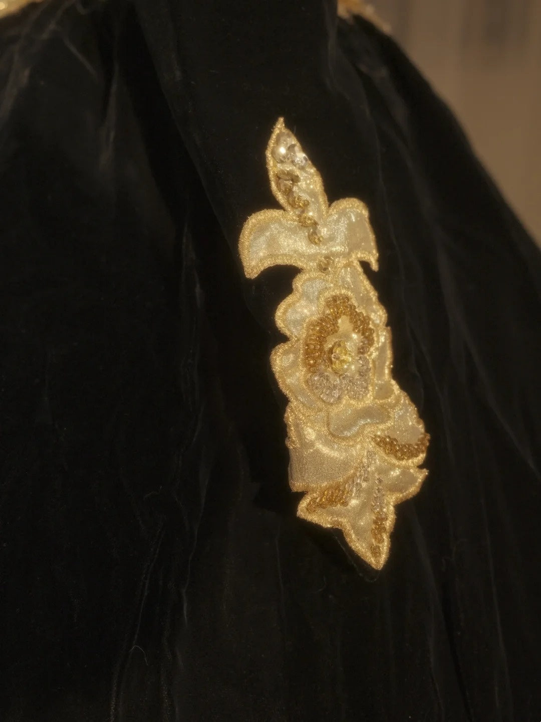 NiceVestidos – Vintage-Kleid, golden, hervorragend, erstklassig, hinreißend, handbestickt, mit vielen Perlen besetzt, romantische Fantasie, Barockzeit, prächtiges Hochzeitskleid, Ballkleid NV5854