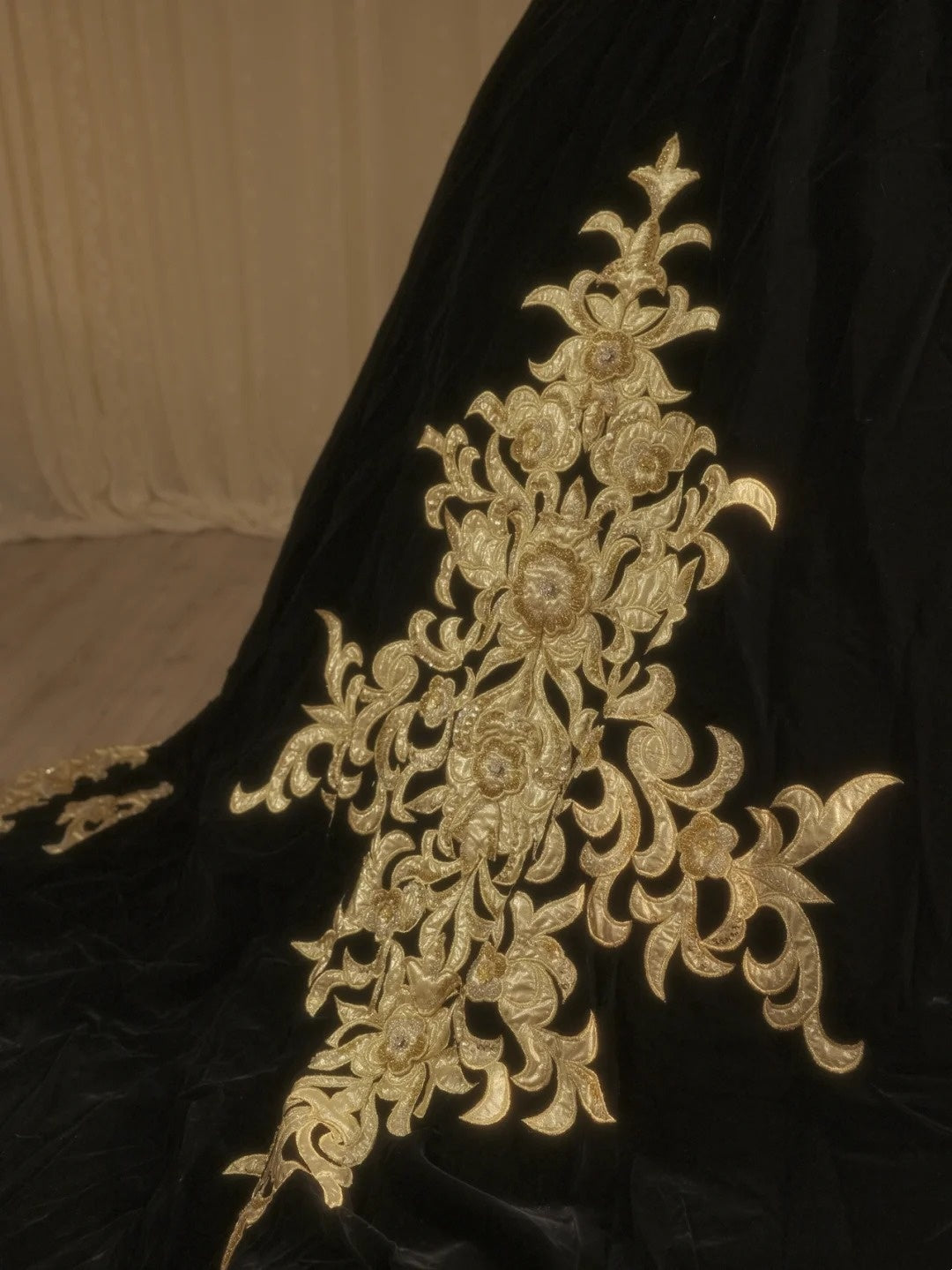 NiceVestidos – Vintage-Kleid, golden, hervorragend, erstklassig, hinreißend, handbestickt, mit vielen Perlen besetzt, romantische Fantasie, Barockzeit, prächtiges Hochzeitskleid, Ballkleid NV5854