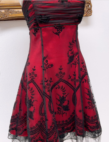 NiceVestidos - Robe de bal courte bordeaux exquise ornée de perles NV5695