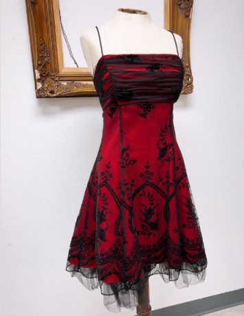 NiceVestidos - Robe de bal courte bordeaux exquise ornée de perles NV5695
