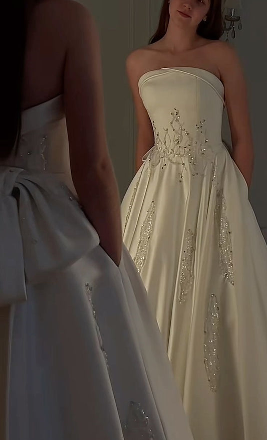 NiceVestidos – Weißes langes Satin-Brautkleid mit zarten Perlen NV5885