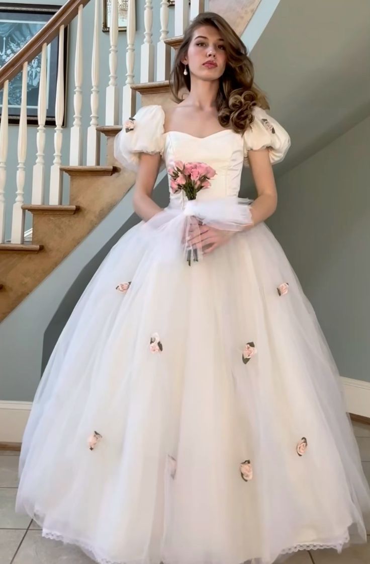 Weißes einfarbiges kleines Blumen-elegantes Tüll-langes Ballkleid-Hochzeitskleid im Prinzessinnen-Stil für Damen-Brautkleid nv2744
