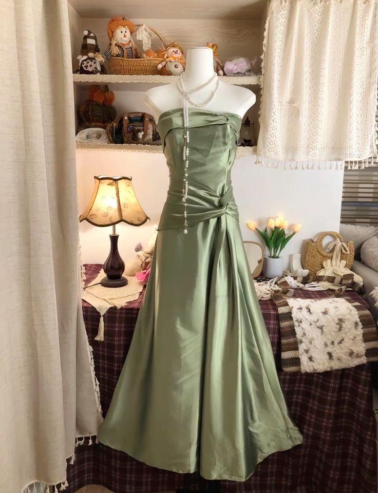 Grünes schlichtes, elegantes, schulterfreies, langes Satin-Ballkleid, Abendkleid, Partykleid, NV3553