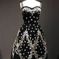 NiceVestidos - Schwarzes, geblümtes Satin-Kurzes formelles Heimkehrkleid Hoco Gown nv5502