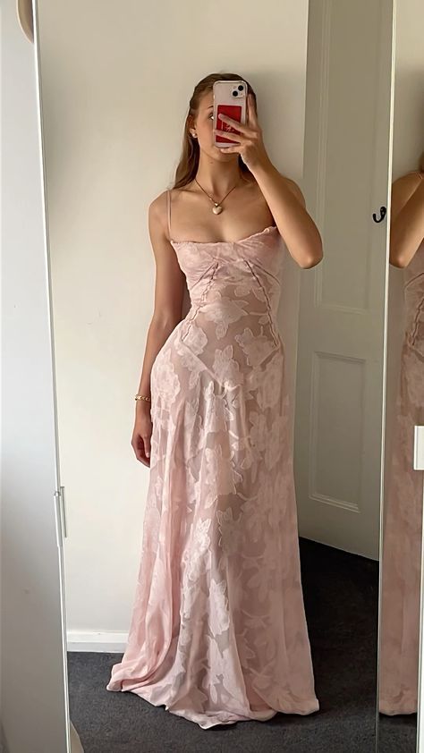 Robe de soirée élégante à bretelles spaghetti et sirène sans manches en dentelle rose nv1790