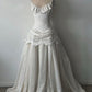 Weißes, trägerloses Abendkleid mit gerafftem Spitzeneinsatz und hoher Taille NV6253