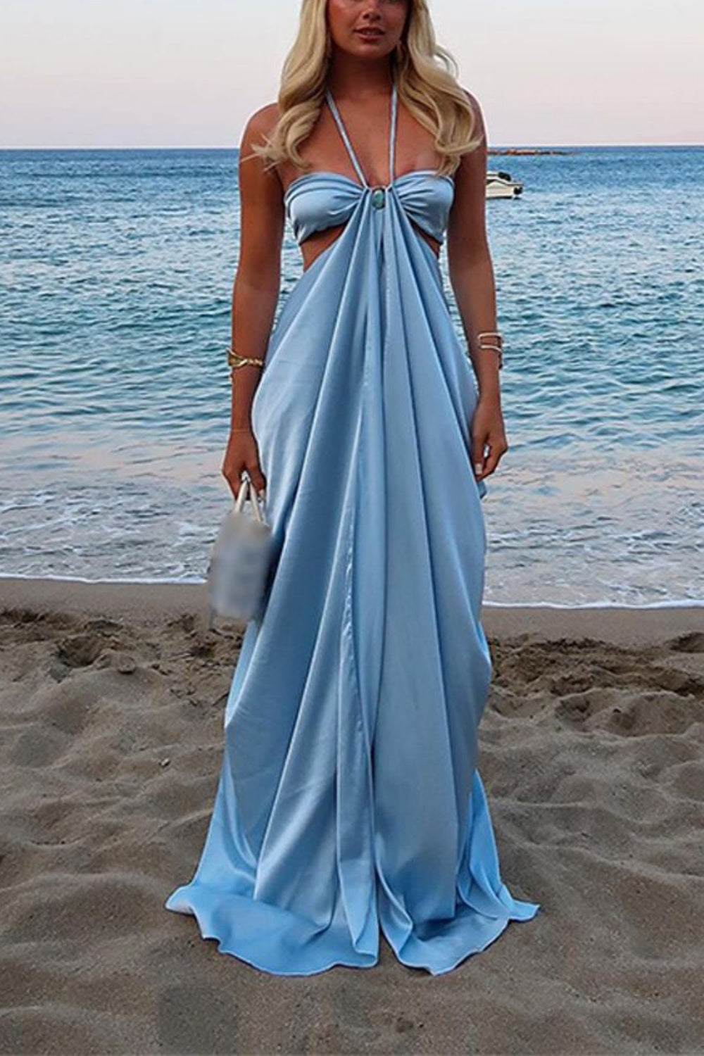 Robe de soirée longue en satin bleu à bretelles élégantes et épaules dénudées nv5215