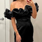 Schwarzes, enges, schulterfreies, kurzes Mini-Satinkleid mit Rüschen, Homecoming-Kleid, Ballkleid, Geburtstagspartykleid, NV1730