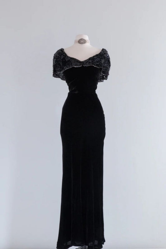 NiceVestidos--Dignified Mother Style Black Velvet Lace - Trimmed Short Sleeve Mid-Length Mother of Bride Dress NV5810