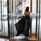 Luxuriöses, perlenbesetztes Abendkleid im Palaststil mit Spaghettiträgern | Schwarzes Satin-Maxikleid mit Schleppe für Galas, Preisverleihungen und exklusive gesellschaftliche Anlässe NV6270