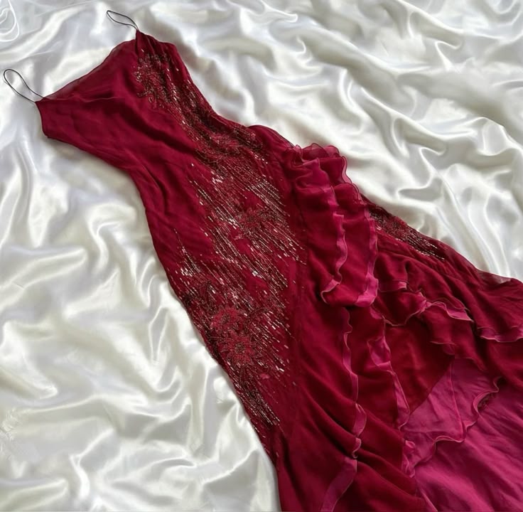 NiceVestidos - Robe en velours Robe de fée exquise robe vintage rouge perlée, robe élégante, idées de tenues rouges #vêtements #robe #rouge #vintage NV5677