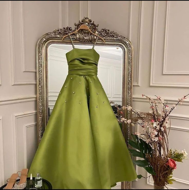 Robe de soirée mi-longue en satin à bretelles spaghetti verte/rouge/violet/bleue nv3206