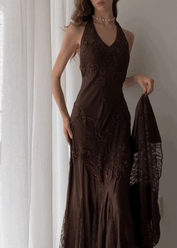 Braunes Vintage elegantes Straps-Spitzen-Spaghettiträger-langes Satin-Ballkleid-Abendkleid NV1375