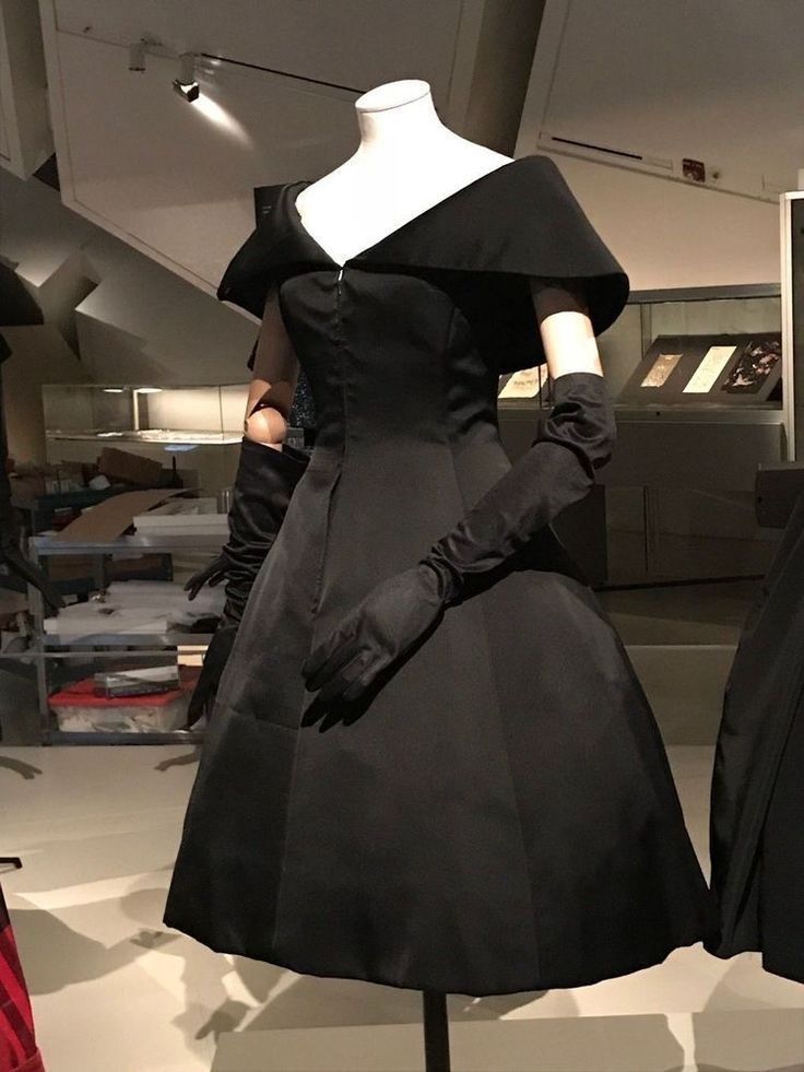 Robe de soirée courte noire simple et élégante à col en V et manches courtes, robe de bal, robe de fête d'anniversaire/de vacances avec gants nv3080