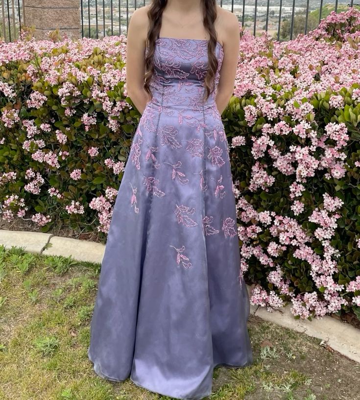 Robe de soirée longue en satin violet brillant avec broderie exquise, coupe trapèze, robe de bal, robe de soirée, nv3735