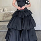 Luxuriöses, perlenbesetztes Abendkleid im Palaststil mit Spaghettiträgern | Schwarzes Satin-Maxikleid mit Schleppe für Galas, Preisverleihungen und exklusive gesellschaftliche Anlässe NV6271