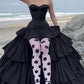 Luxuriöses, perlenbesetztes Abendkleid im Palaststil mit Spaghettiträgern | Schwarzes Satin-Maxikleid mit Schleppe für Galas, Preisverleihungen und exklusive gesellschaftliche Anlässe NV6271